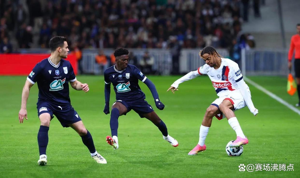 db体育官网-赛后国王杯焦点战，AC米兰临场应变，气氛紧张，资深球员宣示担当