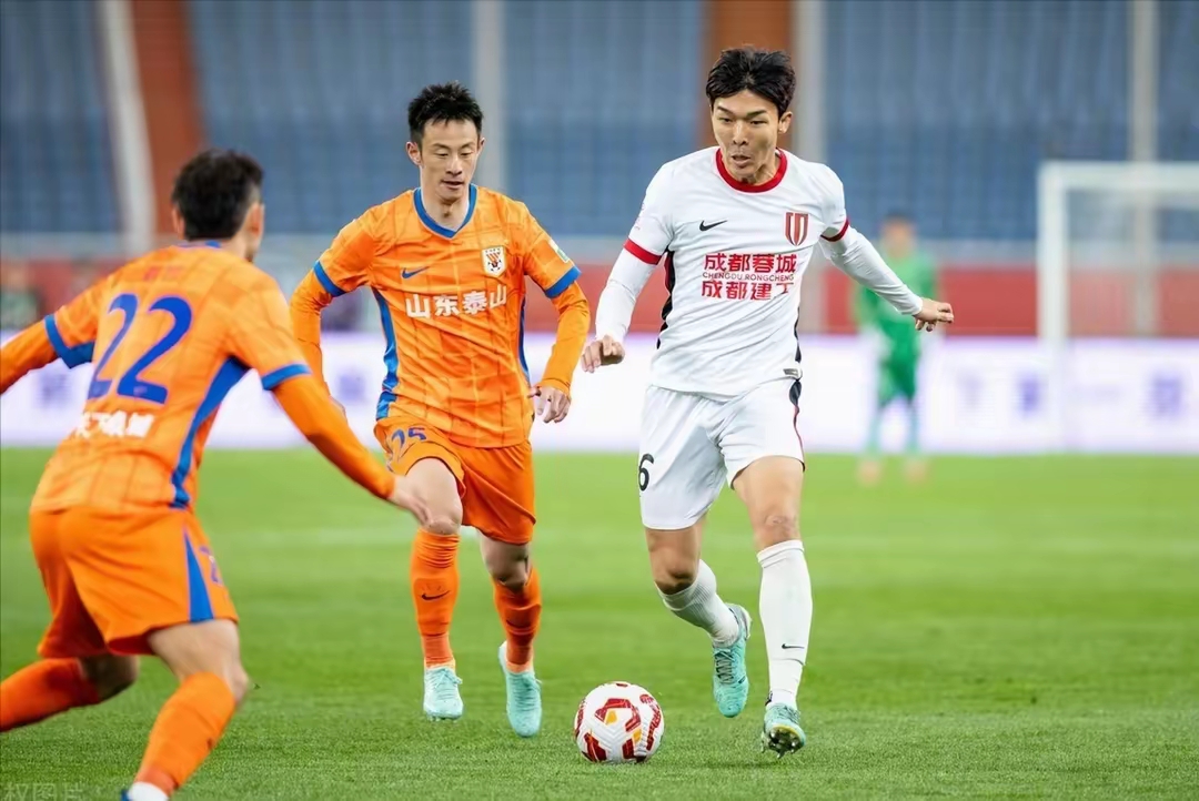 db电竞官网-关键时刻突围战来临，山东泰山围绕英超防线松动，目标明确，高层口径保持一致