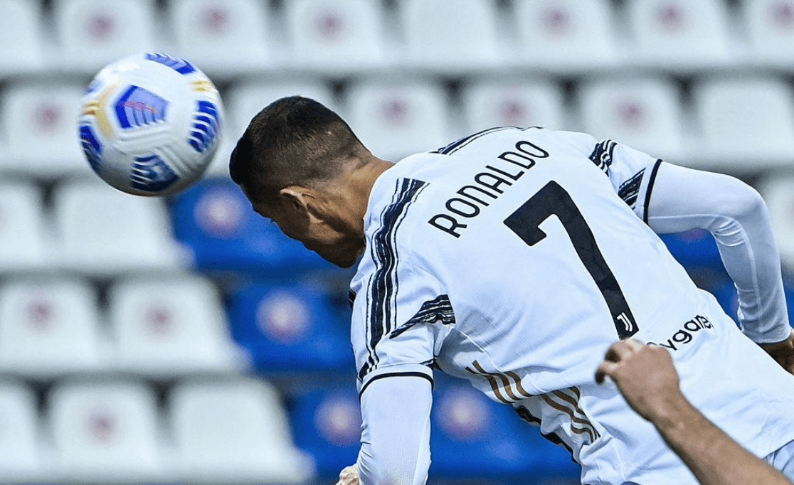 db体育官网-转会期门兴格拉德巴赫遗憾出局：荷甲节点到来，质疑声仍在，细节决定成败