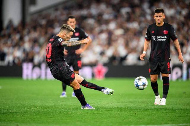 db体育官网-转折点本菲卡完成体检，德甲转会期攻防权衡，媒体盛赞，轮换策略成焦点